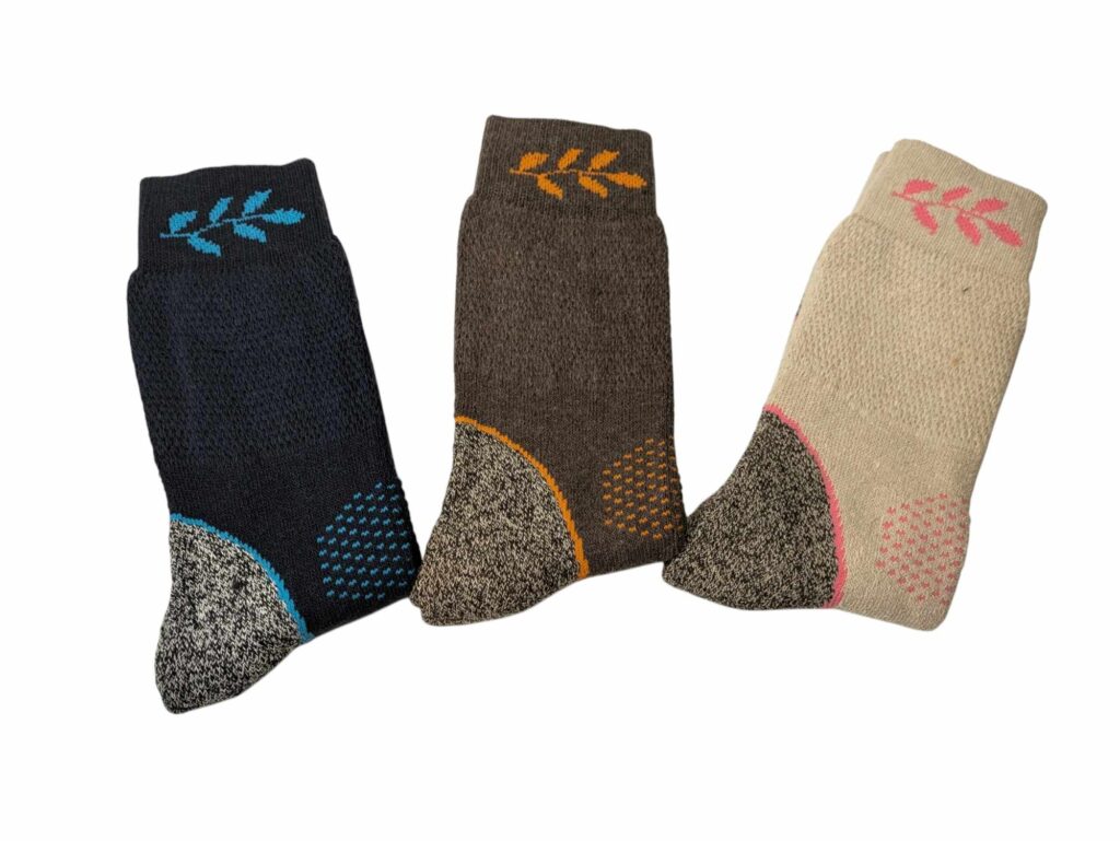 Chaussettes femme polyvalentes  » Idéales pour travail et randonnée  » confort et résistance